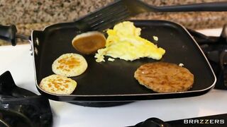 Brazzers - Keeping Ashly Occupied