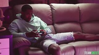 Team Skett -  She Plays To Win