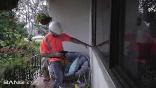 Bang - Sofie Reyez Fucks The Power Technician To Turn The Power Back On