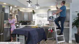 Naughty America - Blonde Nimpho Slimthick Vic wants to cheat on her husband with her neigbor!