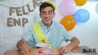 Mofos - Feliz Cum-pleanos