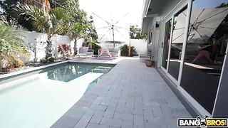 Bang Bros - Big Booty Covered In Oil