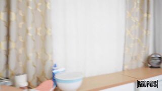 Mofos - Recipe for a Cock-Pleasing Treat