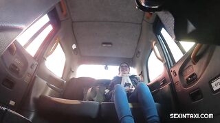 Sex In Taxi - She licked his ass to have change for the train