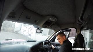 Sex In Taxi - She licked his ass to have change for the train