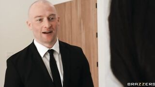 Brazzers - Bartender Backs Dat Ass Up