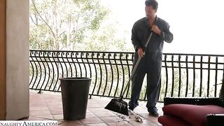 Naughty America - British babe Gal Ritchie takes stranger's big cock in the shower