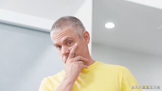 Brazzers - Gamer's Tits On Glass