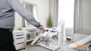 Porn World - Seductive Slut Martina Smeraldi Seduces Her Hairdresser Into Interracial DP Threesome