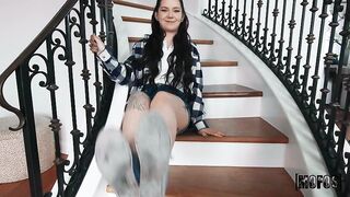 Mofos - Tiny Lily Loves Being Lifted