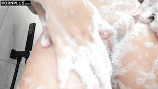 Shower4K Ophelia Purr Soapy Tease