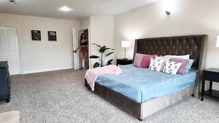 Lola Pearl Gets an Incredible Offer from Porn Dude - PornDudeCasting