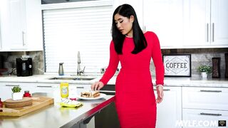 Emerald Loves I Only Swallow Your Cum - MYLF