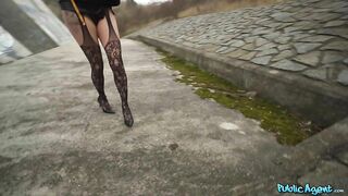 Hailey Queen - Hitchhiked To Orgasm - PublicAgent