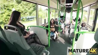 Vitoria Vonteese – Straphangers - Mature4K