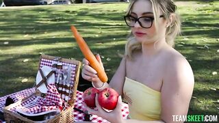 Aria Banks – I’ve Never Fucked a Stranger Before… – Bubble Butts & Swan Boats! - Thickumz