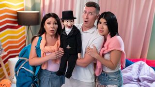 Lady Dee, Lola Bratz – The Haunted Dirty Dummy (Halloween) - FakeHostel