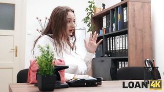 Amber Bloom – Boobs Out Loan4K